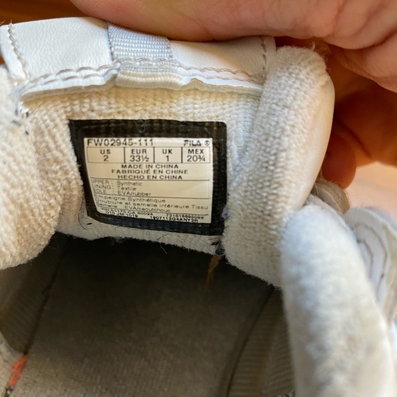 Girls Fila Disruptor sneakers - Picture 5 of 5